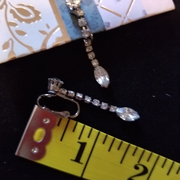 VINTAGE Rhinestone Dangle Clip On Earrings - Picture 2 of 6